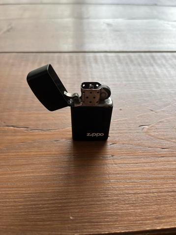 Kleine Zippo beschikbaar voor biedingen