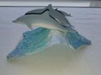 Beeldje 3 volwassen + baby dolfijn in golven van hars B086, Ophalen of Verzenden, Zo goed als nieuw, Dier