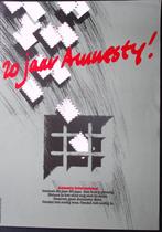 20 jaar Amnesty International op poster, Verzamelen, Posters, Verzenden, Gebruikt, Rechthoekig Staand
