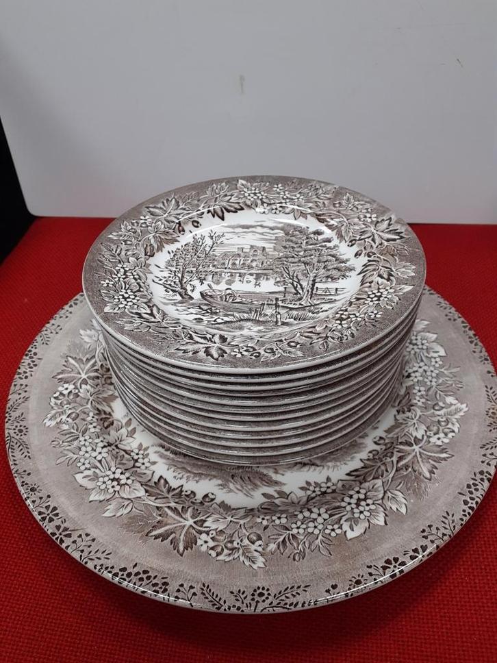 13-delig gebakservies Staffordshire WD-022, Huis en Inrichting, Keuken | Servies, Gebruikt, Bord(en), Overige stijlen, Ophalen of Verzenden