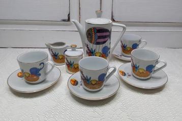 Vintage porseleinen poppenserviesje,  kinderserviesje  beschikbaar voor biedingen