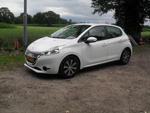 Peugeot 208 1.4 E-hdi 50KW/68PK 2-TR 5-D 2013 Wit AUTOMAAT, Auto's, Peugeot, Particulier, Airbags, Airconditioning, Android Auto