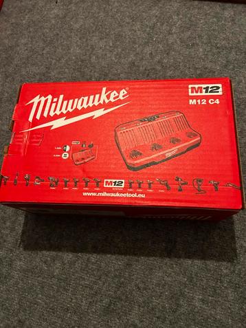 Milwaukee M12 C4 Accu Lader - 4 Accu's beschikbaar voor biedingen