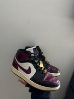 Jordan 1 mid se Black dark beetroot, Kleding | Dames, Schoenen, Ophalen of Verzenden, Zo goed als nieuw