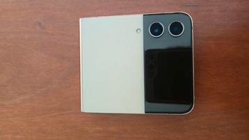 Samsung galaxy z flip 4 zgan  beschikbaar voor biedingen