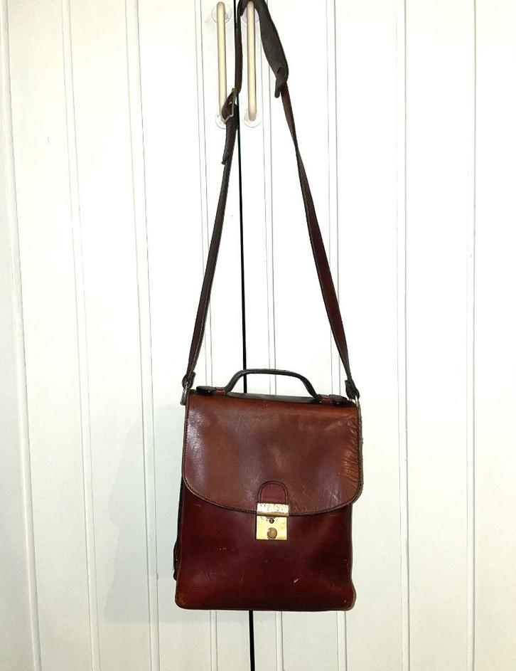 schouder tas voor op reis, Sieraden, Tassen en Uiterlijk, Tassen | Schoudertassen, Gebruikt, Overige kleuren, Leer, Ophalen of Verzenden