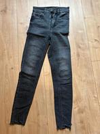 Zwarte Stradivarius Jeans - Maat XS, Zwart, Ophalen of Verzenden, Zo goed als nieuw, W27 (confectie 34) of kleiner