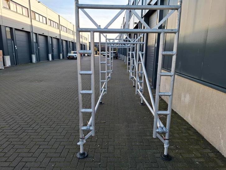 Altrex RS5 Doorloopframe's  ,zgst !!!, Doe-het-zelf en Verbouw, Steigers, Rolsteiger of Kamersteiger, 5 meter of hoger, Ophalen