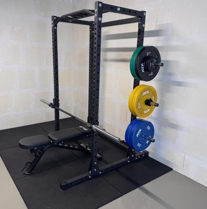 Fitness rek met bumperplates, stang, vloer en bankje, Sport en Fitness, Fitnessapparatuur, Zo goed als nieuw, Krachtstation, Armen