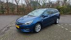 Opel Astra 1.2 Turbo 110pk trekhaak stoel/stuurverwarming, Auto's, Opel, Voorwielaandrijving, 1199 cc, Blauw, Origineel Nederlands