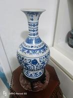 Antieke Chinese vaas met blauwe decoratie, Antiek en Kunst, Antiek | Vazen, Ophalen of Verzenden