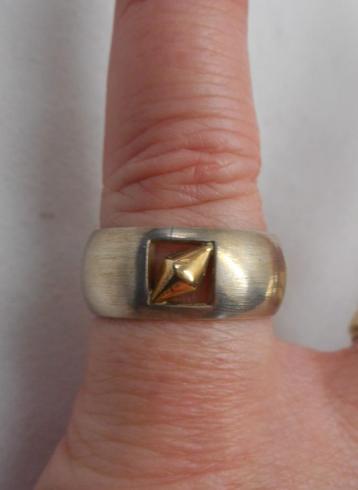Zilveren mooie massieve ring met goud maat 16 nr.926 beschikbaar voor biedingen
