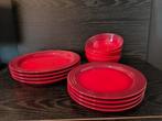 Le Creuset Serviesset 12-delig  'Kersenrood' (NIEUW), Ophalen of Verzenden, Zo goed als nieuw, Overige stijlen, Aardewerk