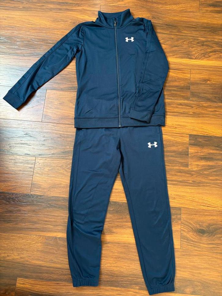 Trainingspak Jongens maat 170 Under Armour, Kinderen en Baby's, Kinderkleding | Maat 170, Zo goed als nieuw, Jongen, Setje, Ophalen of Verzenden