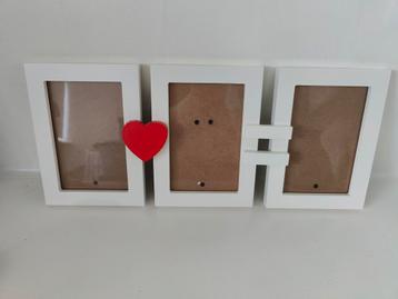 Leuke fotolijst met 3 witte lijsten, hart en = teken beschikbaar voor biedingen