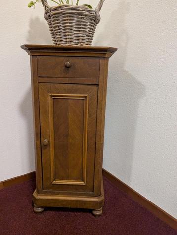 Massief houten eikenhouten kastje (In zeer goede staat)  Afm beschikbaar voor biedingen
