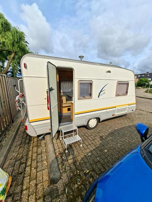 Burstner 400 TS fun spotiv, Caravans en Kamperen, Caravans, Particulier, tot en met 4, 750 - 1000 kg, Rondzit, Bürstner, Dwarsbed