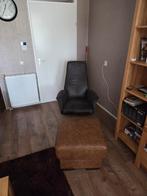 Draaibare stoel met voetenbank., Huis en Inrichting, Stoelen, Ophalen, Bruin, Leer, Eén