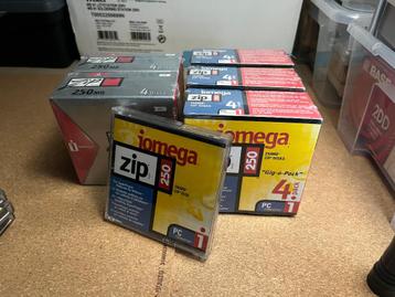 Ongeopende doos met 4 x Iomega 250MB ZIP disks beschikbaar voor biedingen