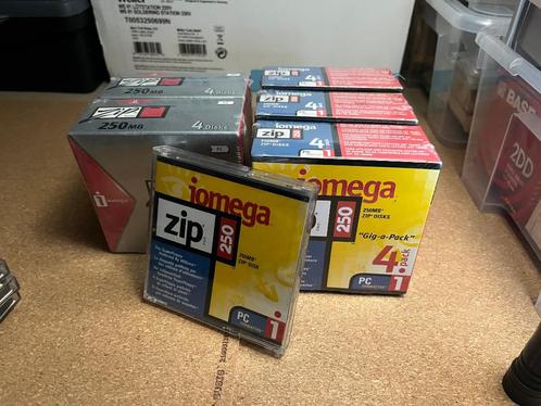 Ongeopende doos met 4 x Iomega 250MB ZIP disks, Computers en Software, Beschrijfbare discs, Nieuw, Overige typen, Herschrijfbaar