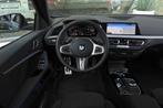 BMW 1-serie 118i High Executive M Sport Automaat / Panoramad, Auto's, Te koop, Zilver of Grijs, Benzine, Hatchback