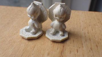 Poppenhuis: Metalen Kewpie Boekensteun beschikbaar voor biedingen