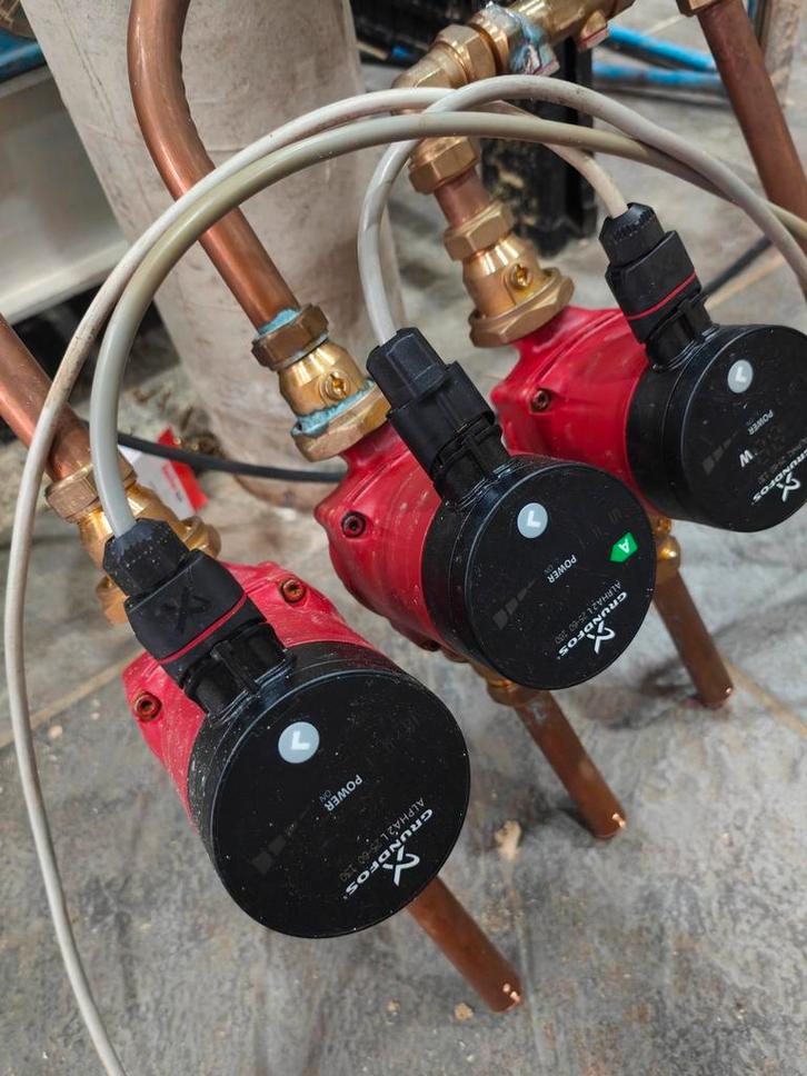 3x CV Pomp: Grundfos Alpha1 & Alpha2 25-60, Doe-het-zelf en Verbouw, Verwarming en Radiatoren, Overige typen, Minder dan 200 watt