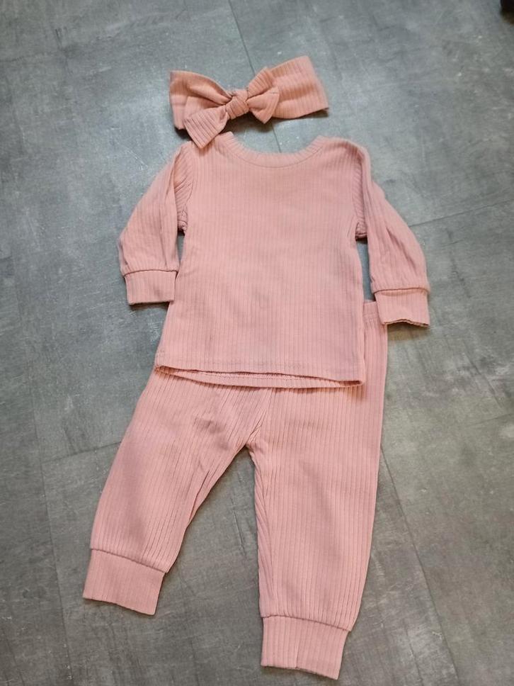 Lounge pakje, Kinderen en Baby's, Babykleding | Maat 62, Zo goed als nieuw, Meisje, Pakje, Ophalen of Verzenden