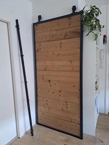 Houten Schuifdeur met Metalen Frame beschikbaar voor biedingen