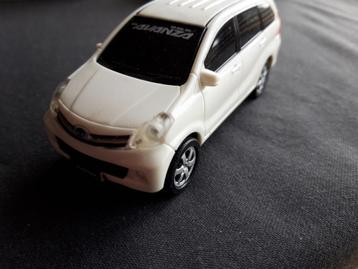 Toyota Avanza MPV wit - 1:36 nieuw in doos beschikbaar voor biedingen