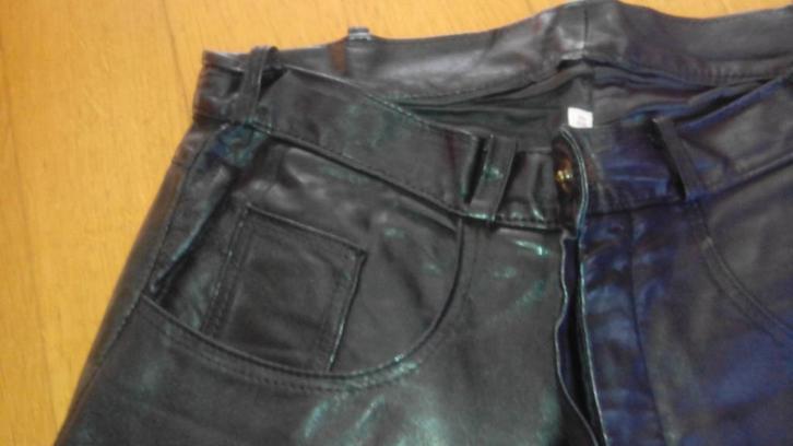 Mooie kalfsleren broek zwart mt 38-40, Kleding | Dames, Broeken en Pantalons, Zo goed als nieuw, Maat 38/40 (M), Zwart, Lang, Ophalen of Verzenden