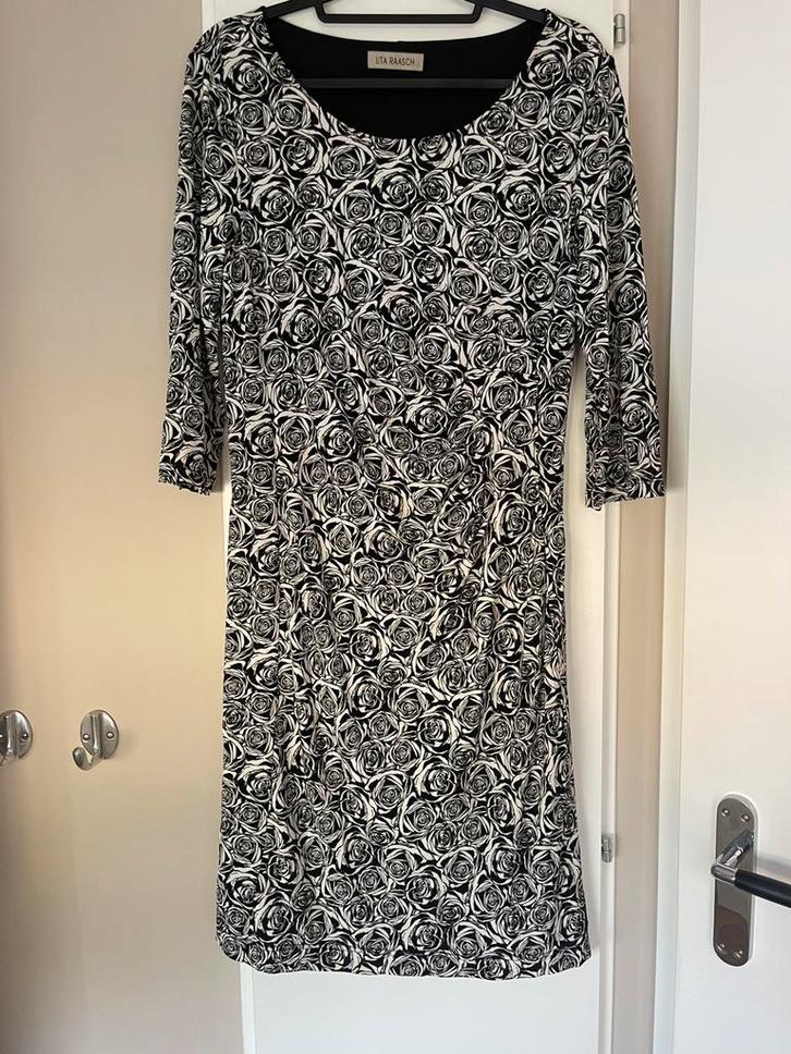 Uta Raasch travelstof jurk met rozen print maat M, Kleding | Dames, Jurken, Zo goed als nieuw, Maat 38/40 (M), Zwart, Knielengte