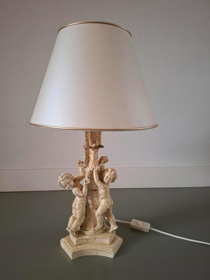 Charmante Schemerlamp met Engeltjes, Huis en Inrichting, Lampen | Tafellampen, Zo goed als nieuw, Kunststof, Stof, Overige materialen