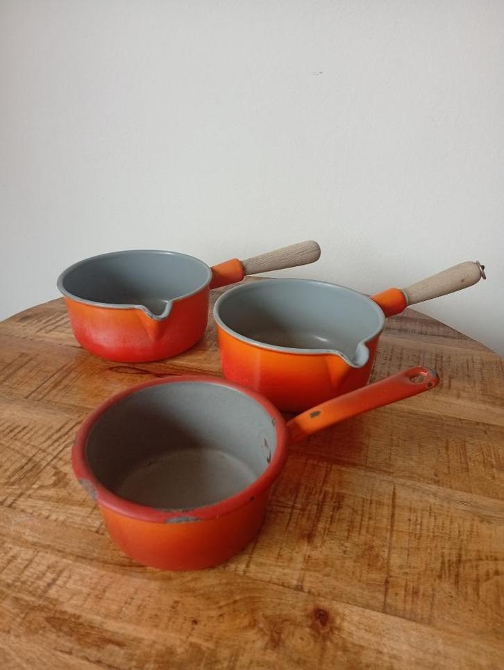 3 retro geëmailleerde gietijzeren steelpannen, Huis en Inrichting, Keuken | Potten en Pannen, Gebruikt, Overige typen, Gietijzer