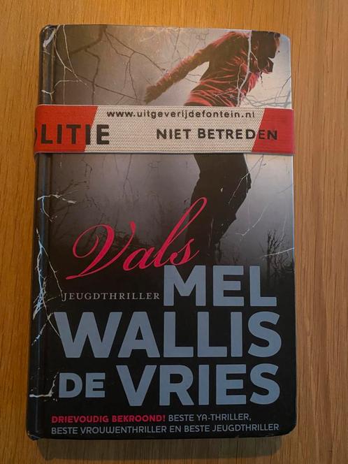 Vals van Mel Wallis de Vries, Boeken, Science fiction, Gelezen, Ophalen of Verzenden