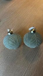 2 frosted kerstballen, Ophalen, Zo goed als nieuw
