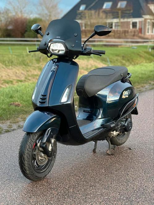 Vespa sprint Brom 2018 45km custom kleur led fulloption iget, Fietsen en Brommers, Scooters | Vespa, Zo goed als nieuw, Overige modellen