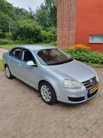Volkswagen Jetta 1.6 75KW 2006 Grijs | APK tot 01-2026, Auto's, Voorwielaandrijving, Stof, 4 cilinders, 1200 kg