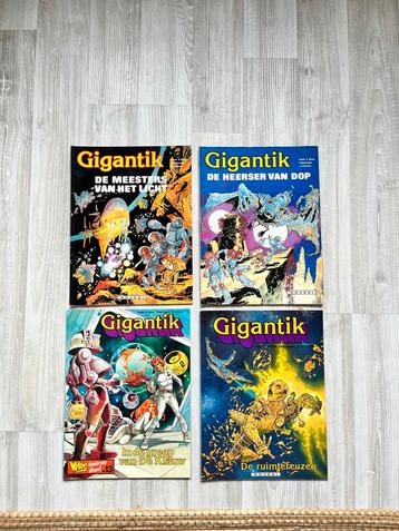 Gigantik Stripboeken - Set van 4 beschikbaar voor biedingen
