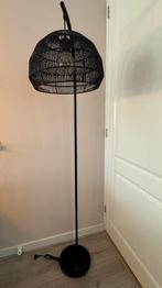 Vloerlamp Segin Zwart Kwantum, Huis en Inrichting, Lampen | Vloerlampen, Ophalen, Zo goed als nieuw, 150 tot 200 cm