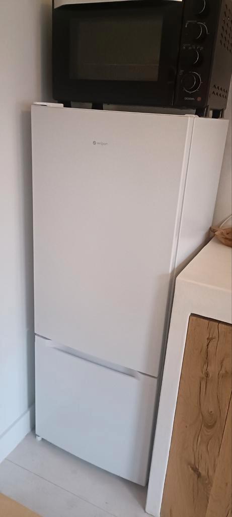 Koel vries combinatie koelkast, Witgoed en Apparatuur, Koelkasten en IJskasten, Zo goed als nieuw, Met aparte vriezer, 200 liter of meer