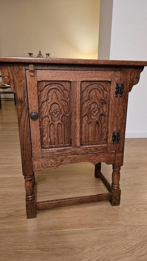 Antiek houten kastje met snijwerk, Antiek en Kunst, Antiek | Meubels | Kasten, Ophalen