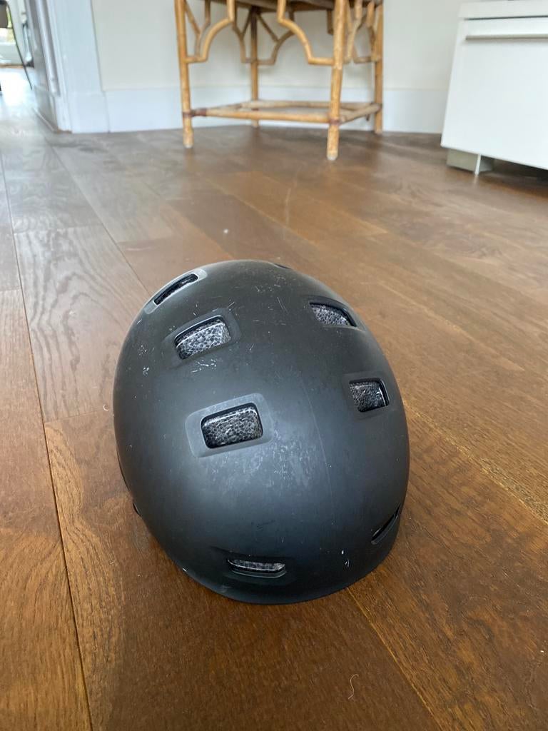 B'TWIN kinder Fietshelm - Maat M, Fietsen en Brommers, Fietsaccessoires | Fietshelmen, Ophalen of Verzenden, Gebruikt, M, Heer of Dame