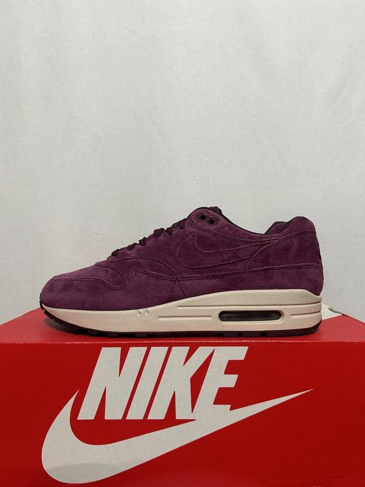 BIJNA NIEUW! Maat 40 - Nike Air Max 1 Bordeaux Desert Sand, Kleding | Dames, Schoenen, Nieuw, Sneakers of Gympen, Overige kleuren