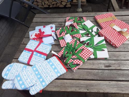 Vrolijke olijf en kip theedoeken, 2 ovenwant en 2 tafelkleed, Huis en Inrichting, Keuken | Textiel, Nieuw, Overige typen, Overige kleuren