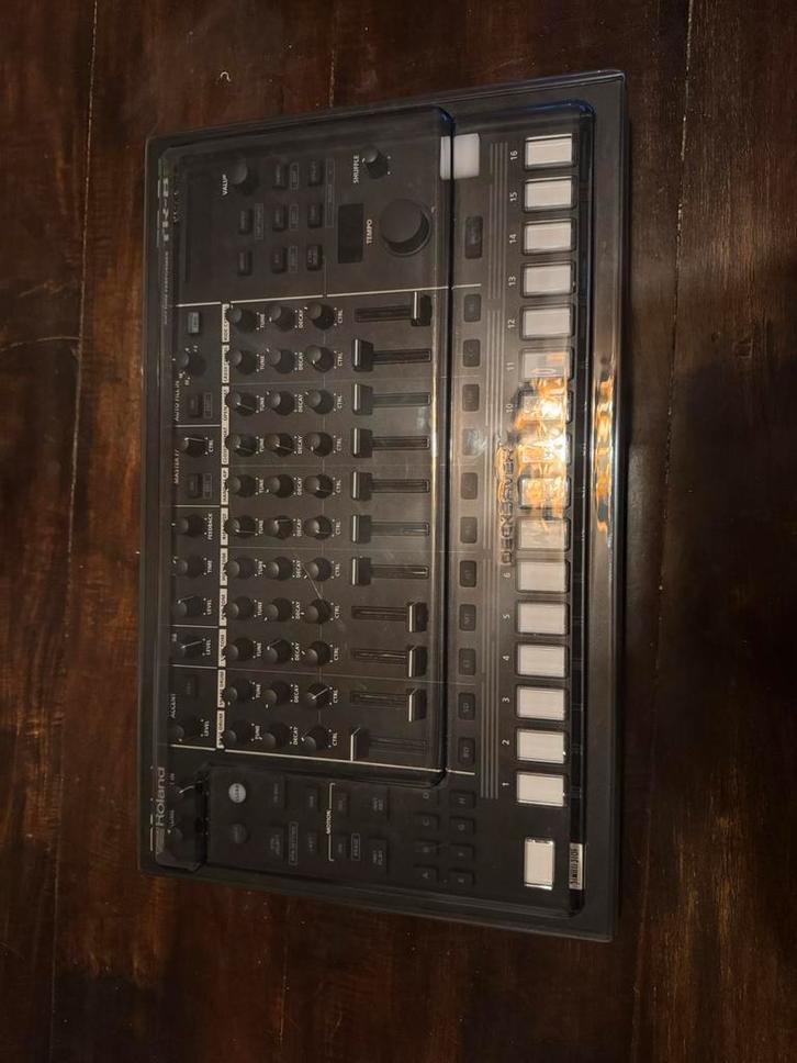 Roland tr8s + stofkap, Muziek en Instrumenten, Drumcomputers, Zo goed als nieuw, Roland, Ophalen