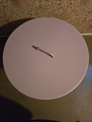 Metalen, lila bijzettafel met handvat beschikbaar voor biedingen