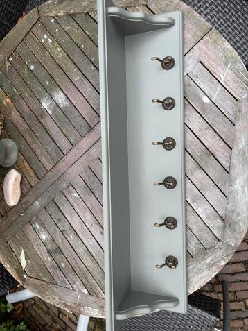 Mooie, opgeknapte kapstok. beschikbaar voor biedingen