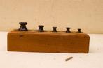 antiek Set gewichten in houten blok 46782