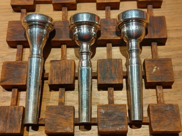 mondstukken 3c, A&S en Bruno Tilz, Muziek en Instrumenten, Blaasinstrumenten | Trompetten, Zo goed als nieuw, Bes-trompet, Ophalen of Verzenden